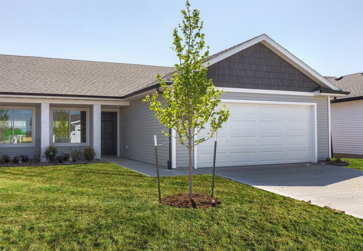 Property Photo:  2228 Legacy Drive  IA 50211