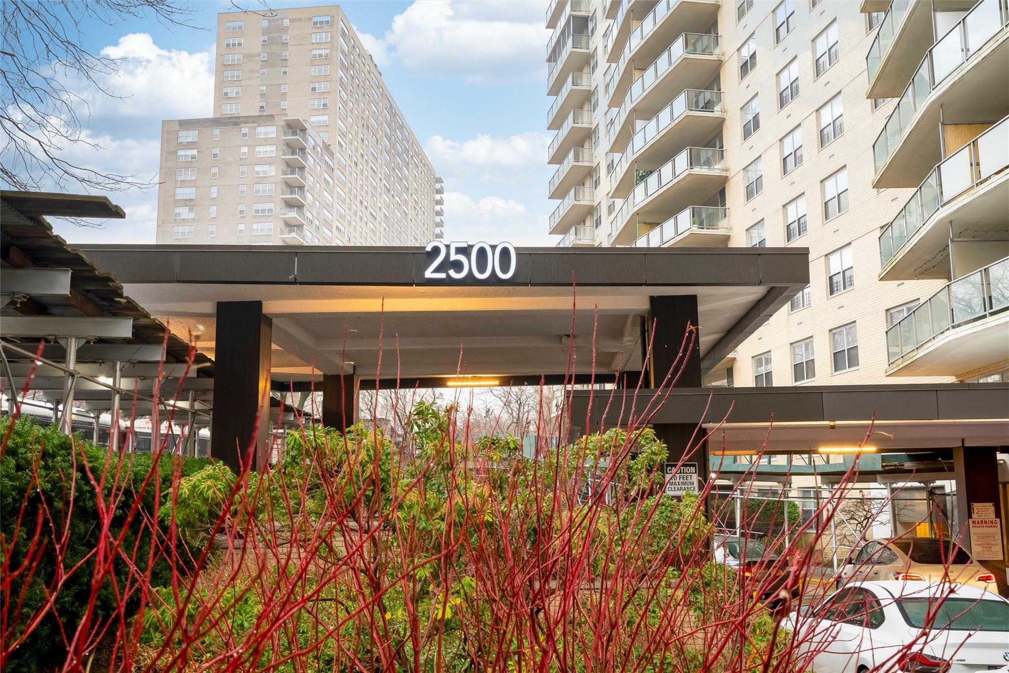 Property Photo: 2500 Johnson Avenue 8L NY 10463