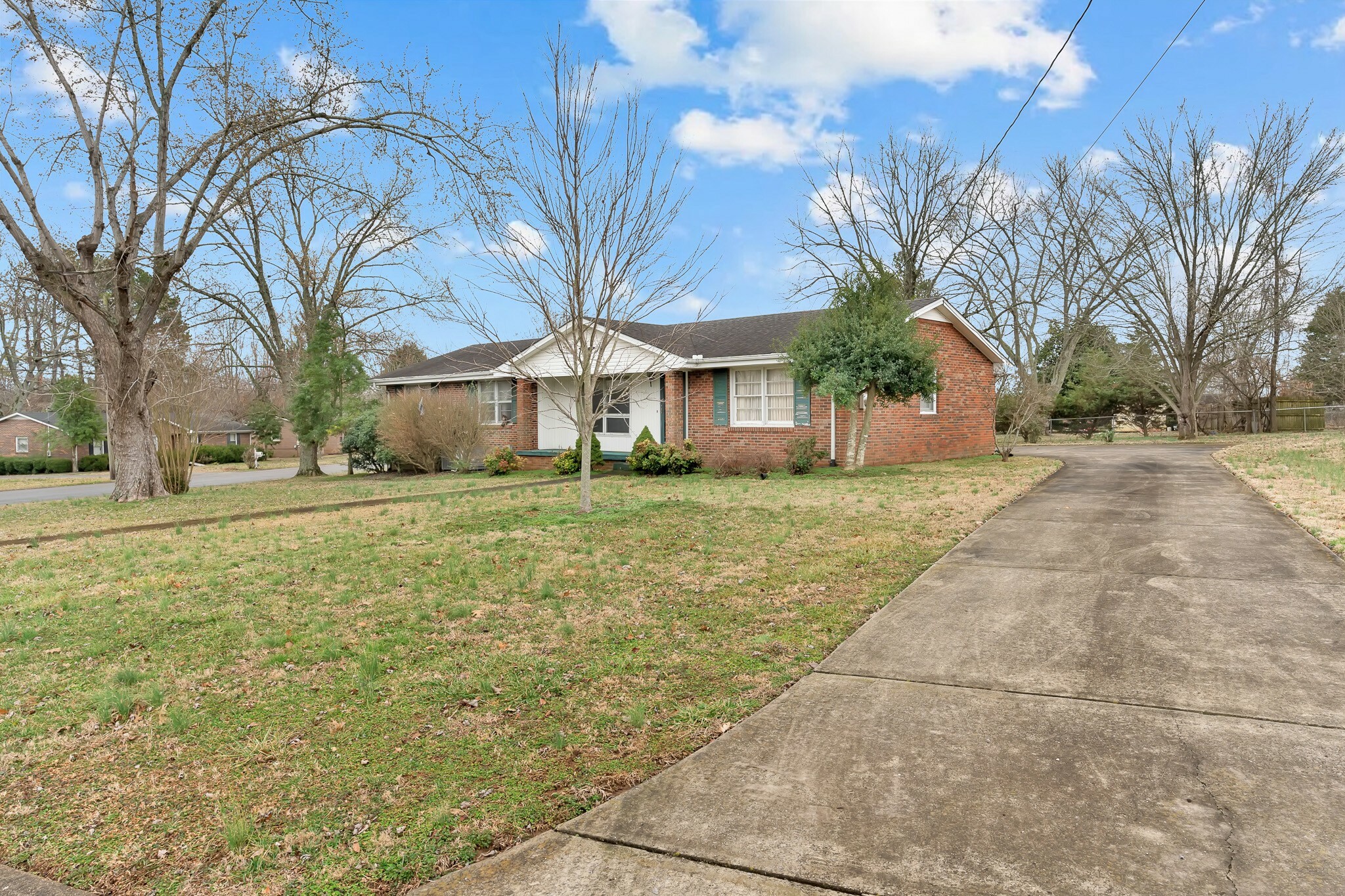 Property Photo:  204 Wade Dr  TN 37160 