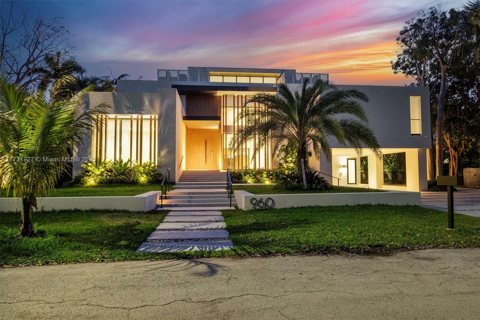 Property Photo: 960 Mariner Dr FL 33149