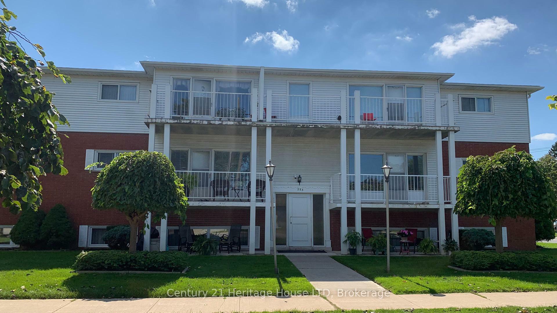 Property Photo:  253 Fitch St 204  ON L3C 4W3 