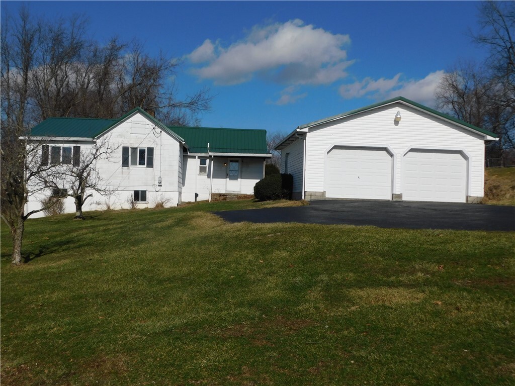 Property Photo: 318 West Lane PA 15401