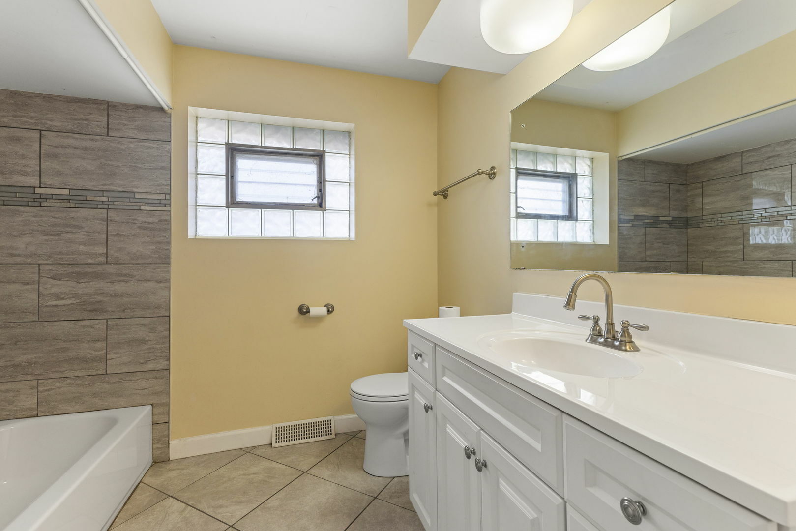 Property Photo: 1011 E 173rd Street IL 60473