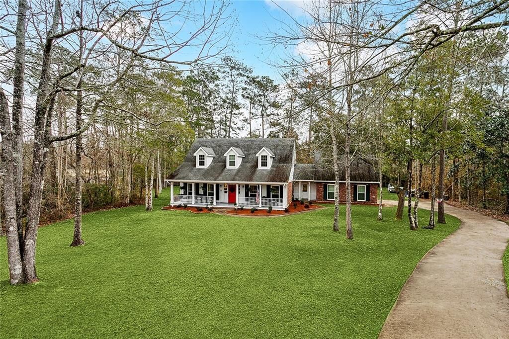 Property Photo:  205 Evergreen Court  LA 70452 