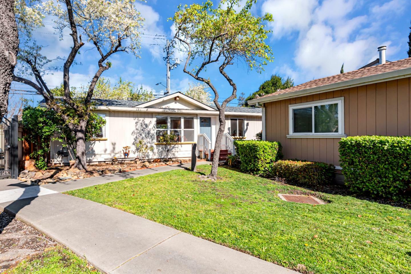 Property Photo: 27950 Lancelot Court CA 94544