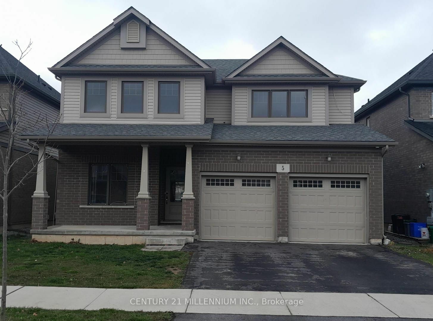 Property Photo:  5 Darling Ave Bsmt  ON L2V 0G7 