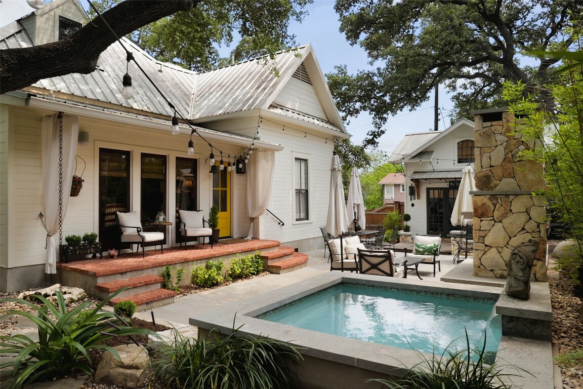 Property Photo:  209 E Elizabeth Street  TX 78704 