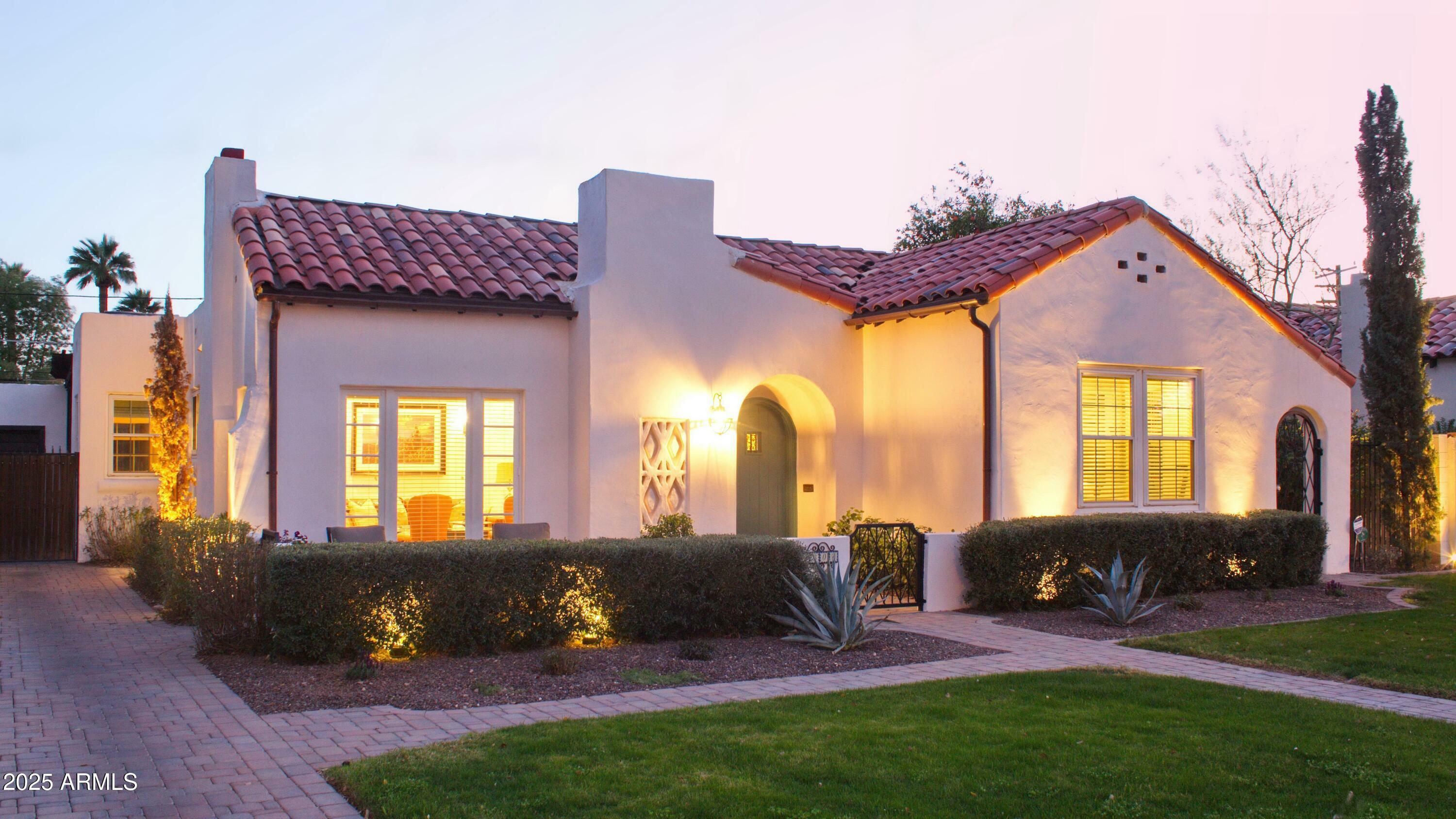 Property Photo:  1307 W Palm Lane  AZ 85007 