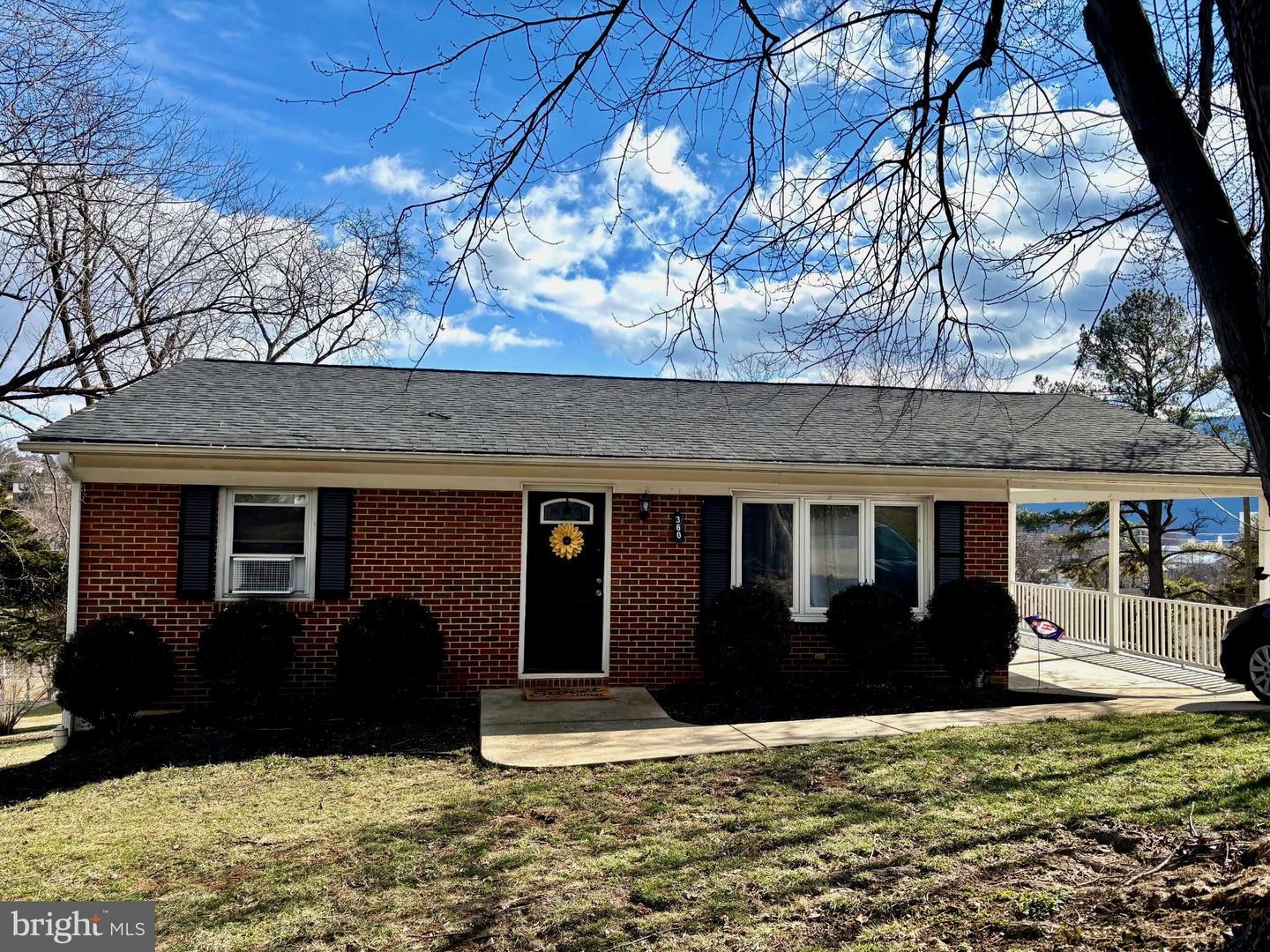 Property Photo:  360 Newman Street  VA 22657 