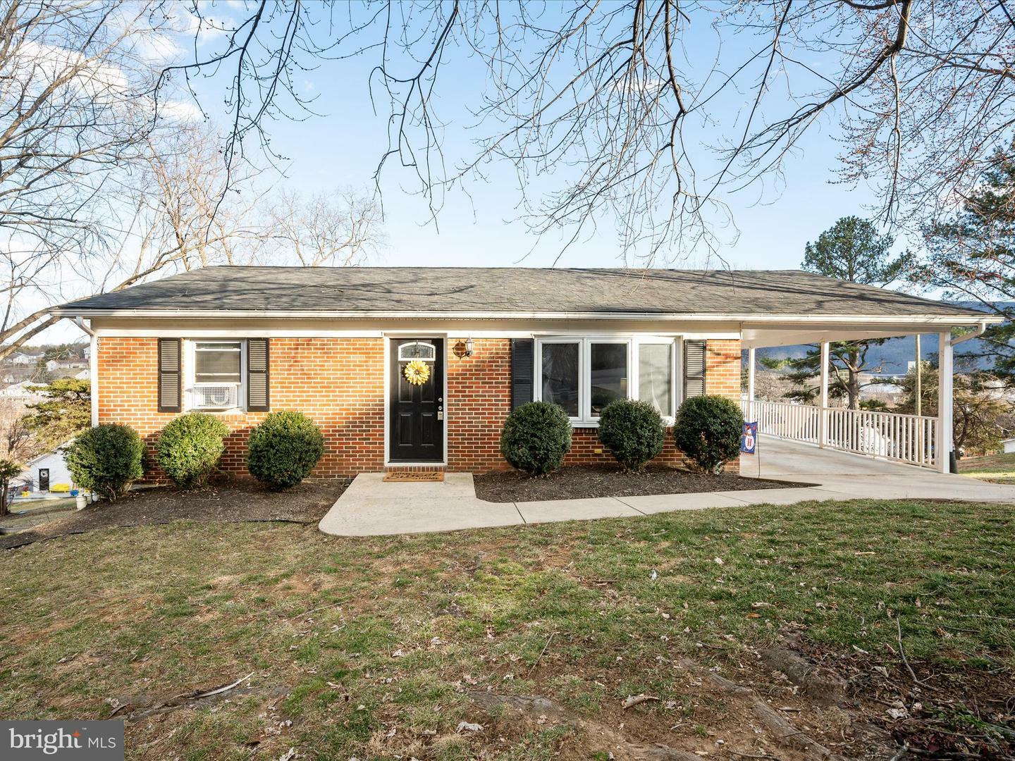 Property Photo:  360 Newman Street  VA 22657 