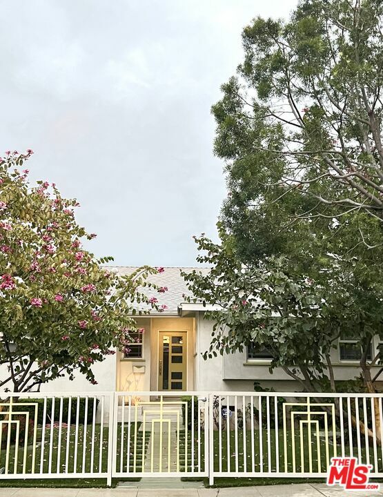 Property Photo:  6306   Aura Ave  CA 91335 