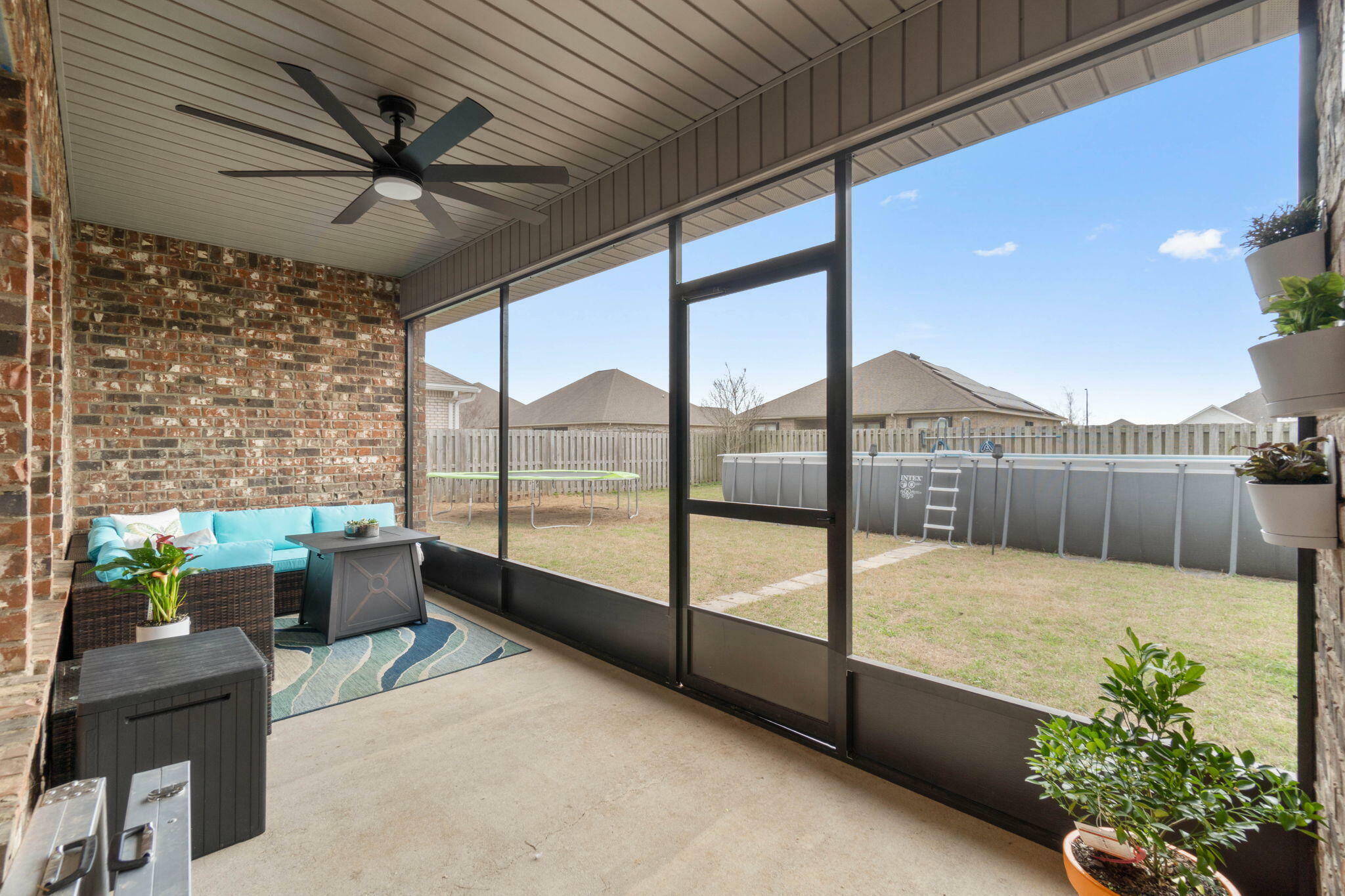 Property Photo: 429 Chickadee Street FL 32539