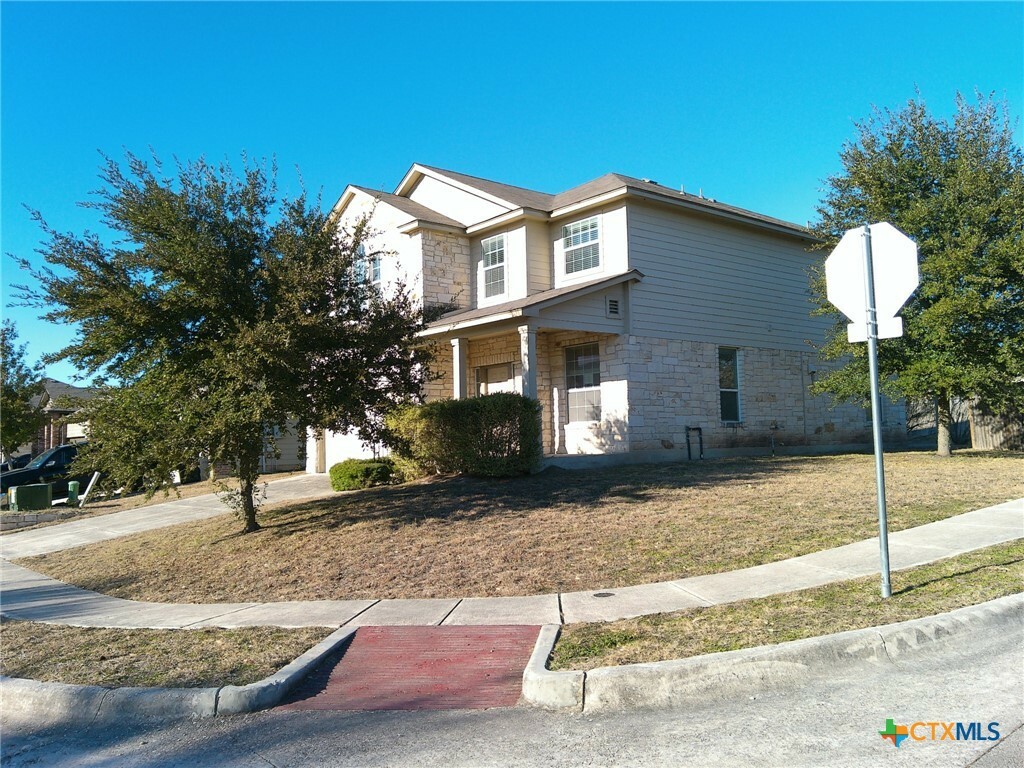 Property Photo:  306 Oak Creek Way  TX 78130 