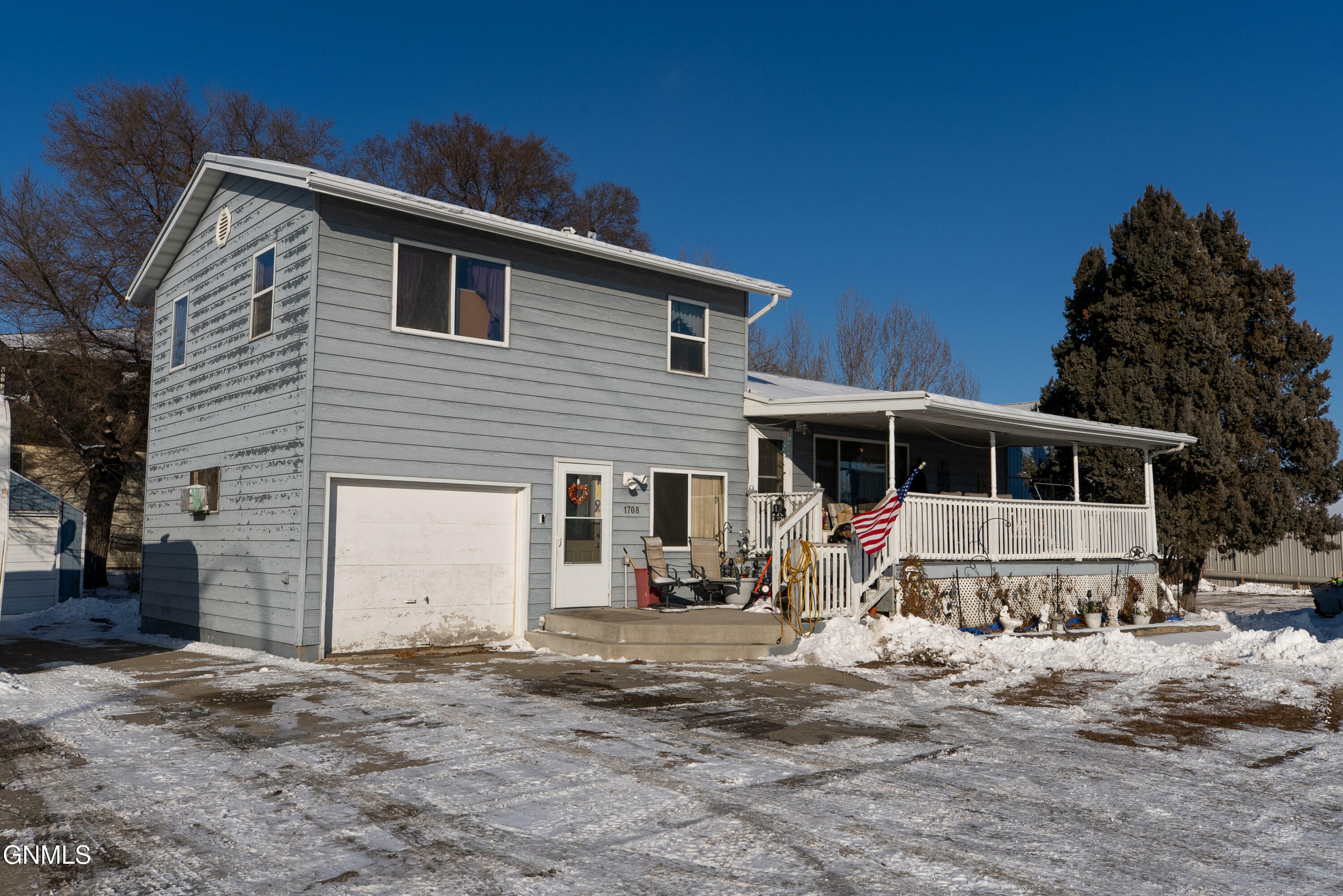 Property Photo:  1708 E Main Street  ND 58554 