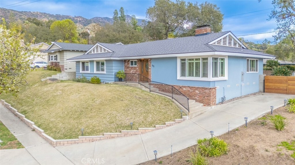 Property Photo:  322 N Bradoaks Avenue  CA 91016 