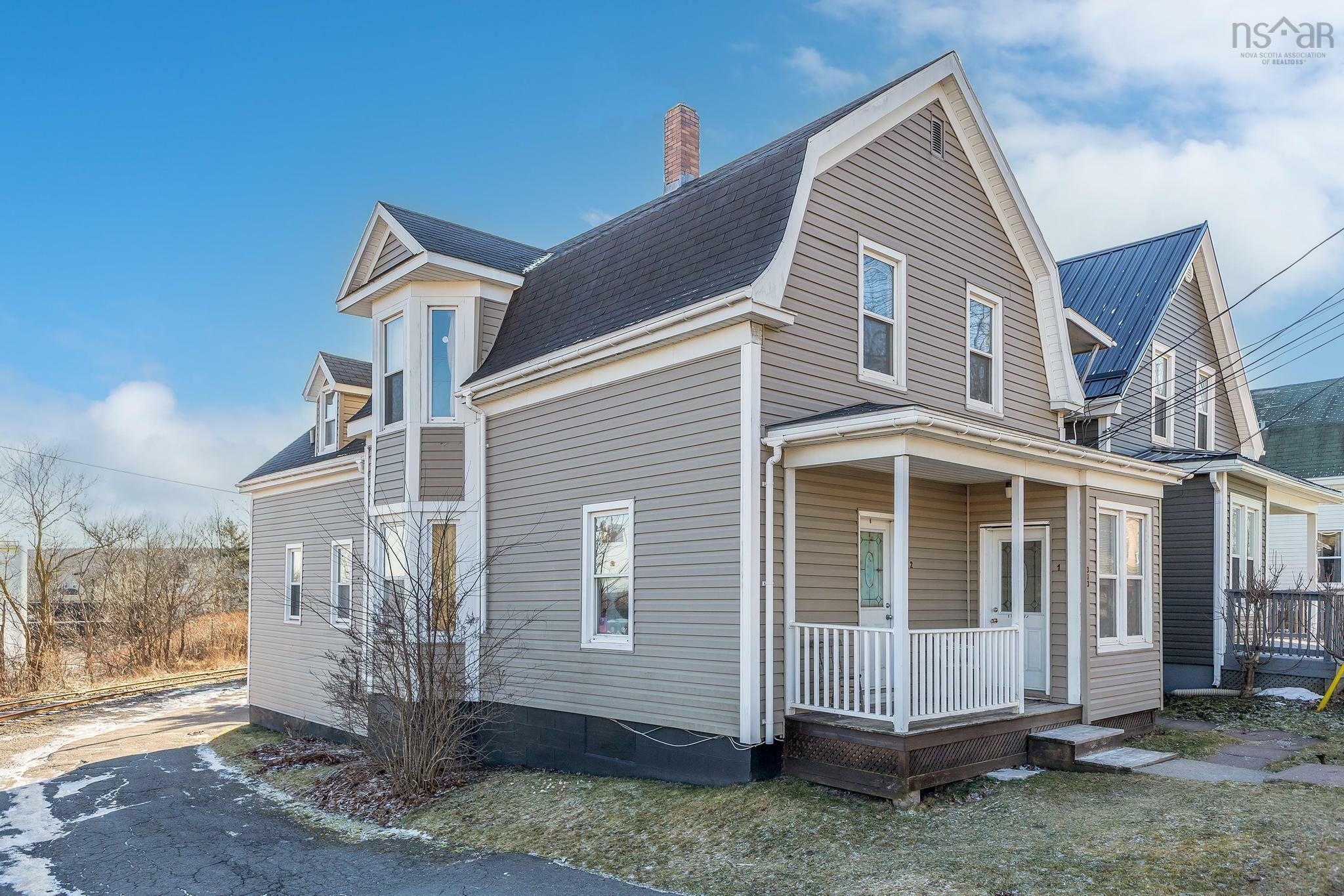 Property Photo:  303 South Foord Street  NS B0K 1S0 