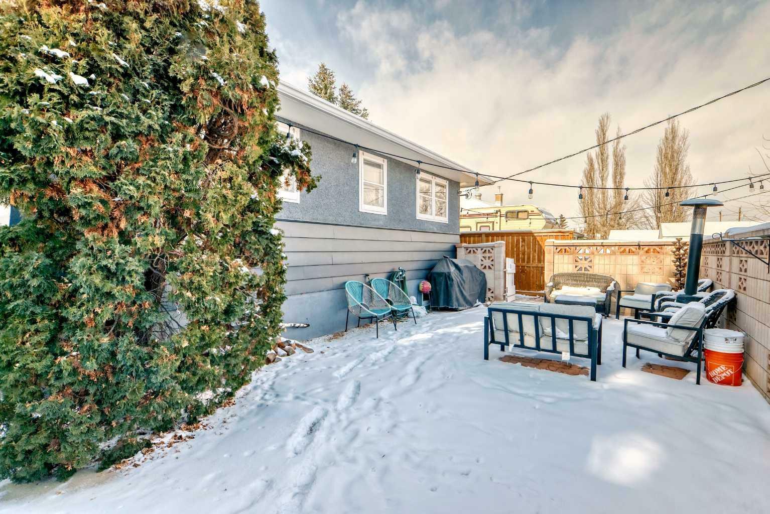 Property Photo:  1005 19 Street N  AB T1H 3L9 