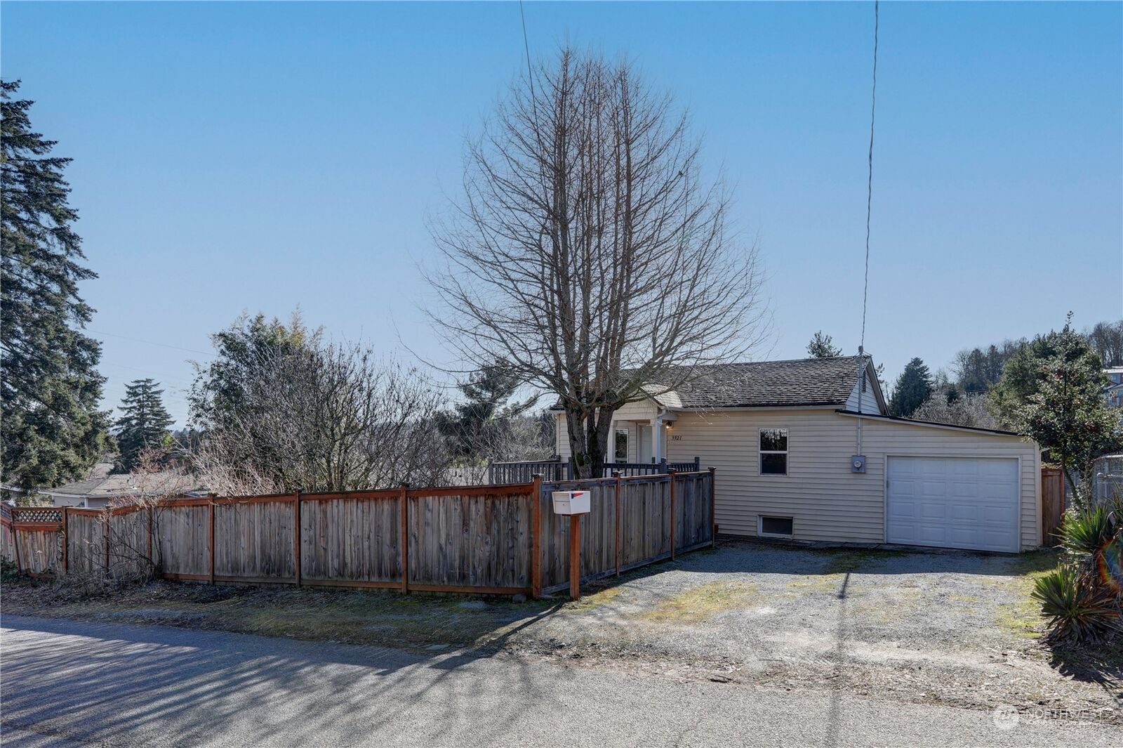 Property Photo: 3921 S Thistle Street WA 98118