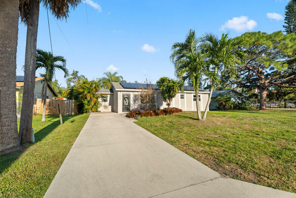 Property Photo:  5865 SE Rosemont Avenue E  FL 34997 