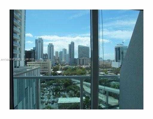 Property Photo: 41 SE 5th St 802 FL 33131