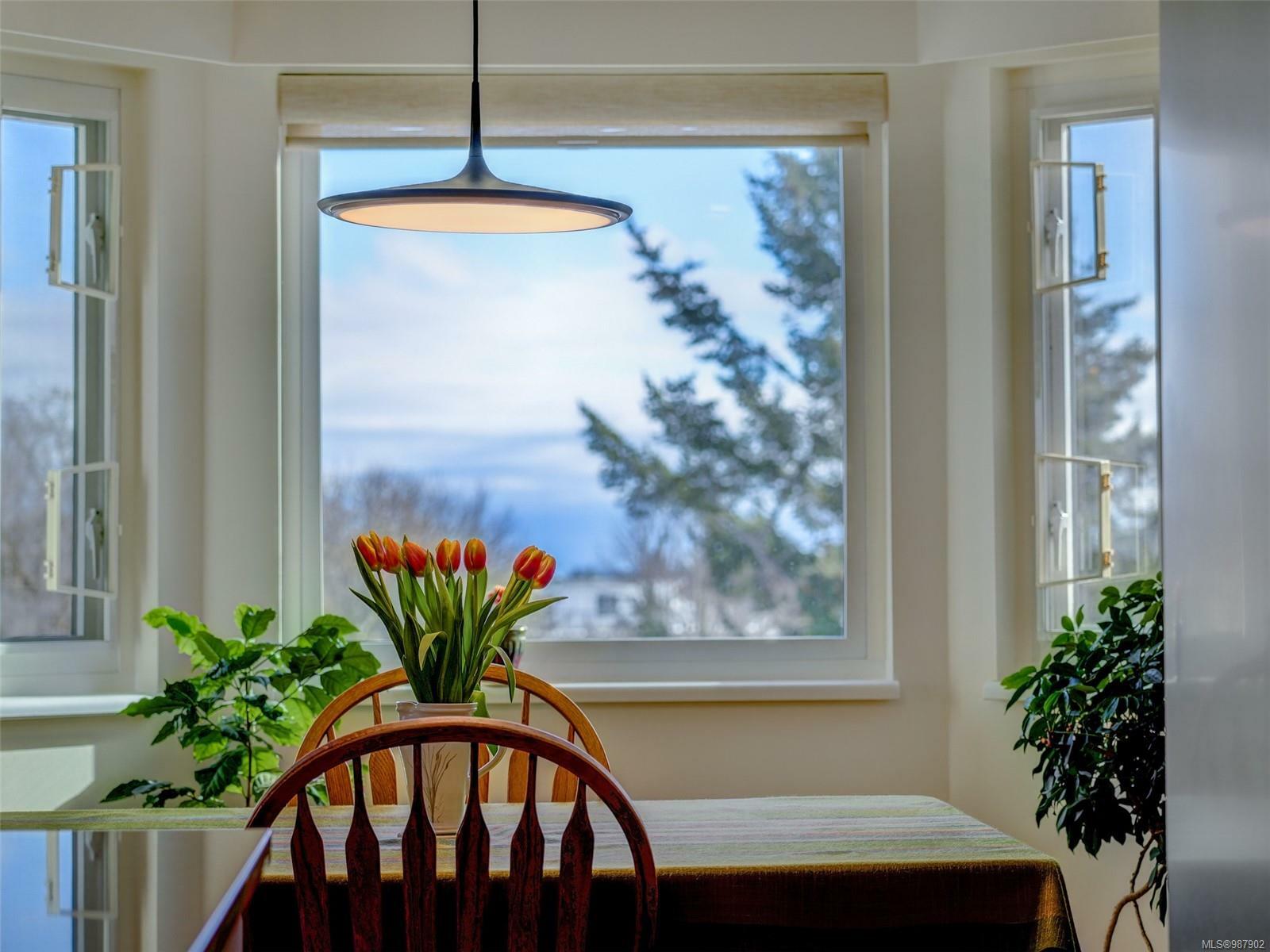 Property Photo: 935 Fairfield Rd 402 BC V8V 3A3