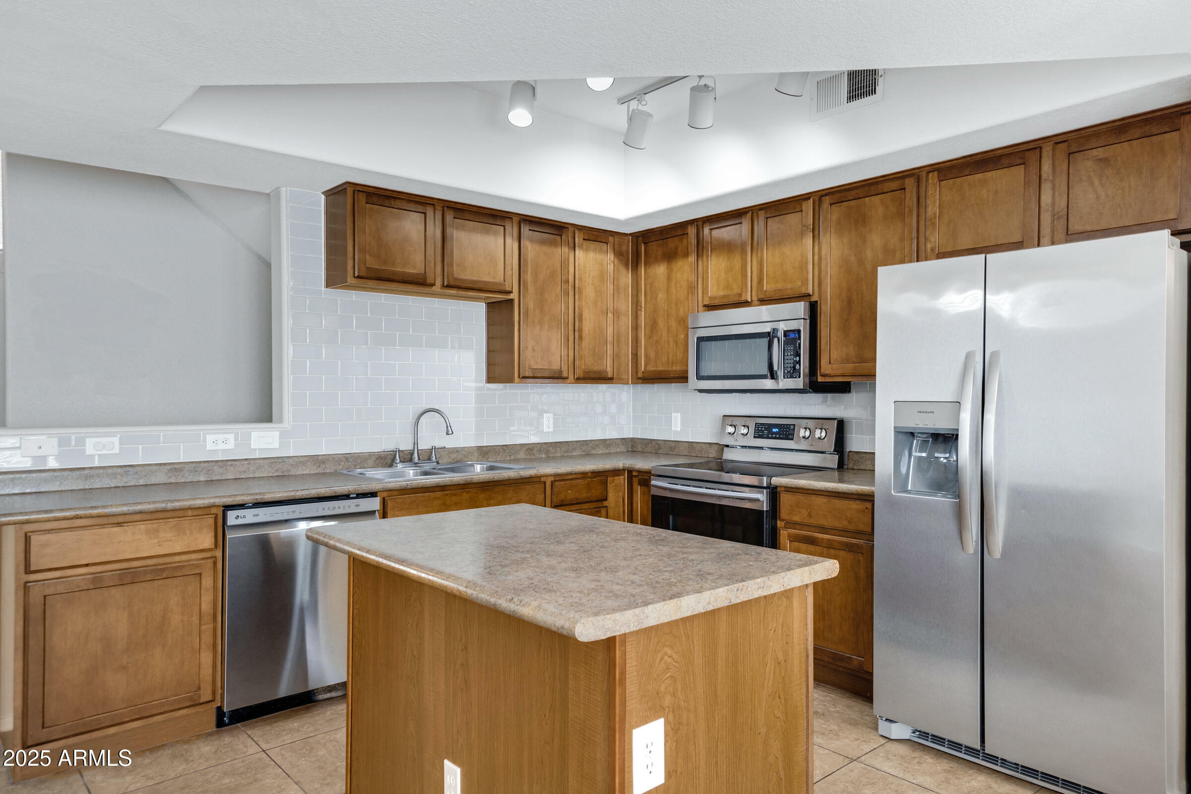 Property Photo:  240 W Juniper Avenue 1010  AZ 85233 