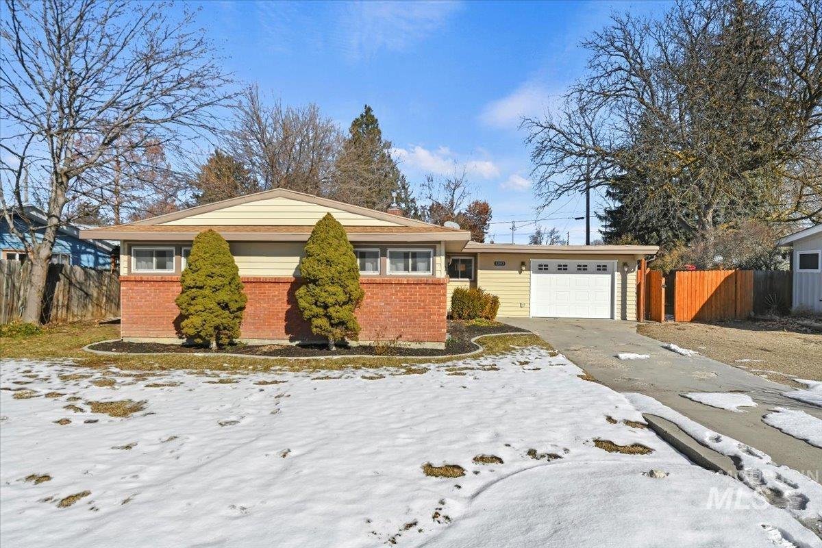 Property Photo: 1203 Willow St ID 83605