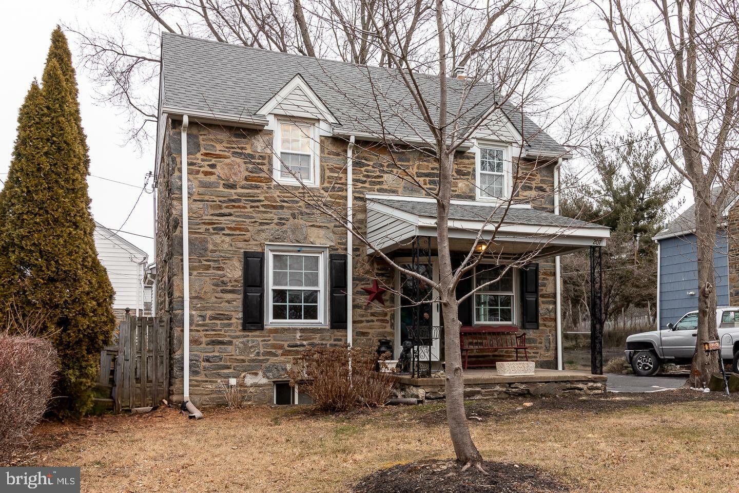 Property Photo:  207 E Woodland Avenue  PA 19064 