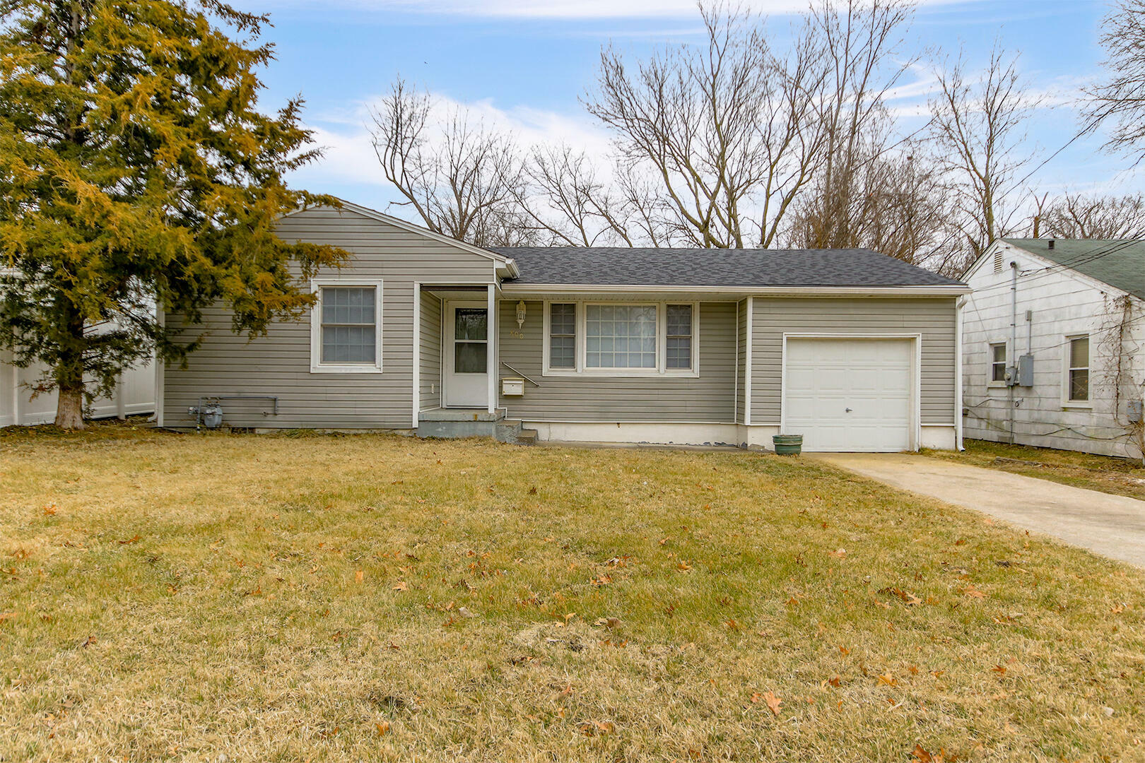 Property Photo:  800 Hirth Ave  MO 65203 