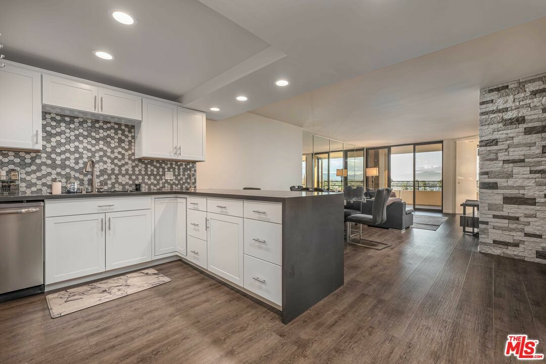 Property Photo:  4316  Marina City Dr 325  CA 90292 