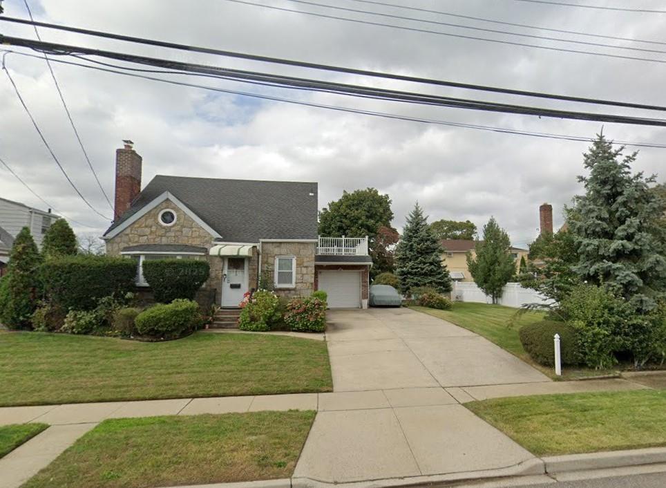 215 Leonard Boulevard  New Hyde Park NY 11040 photo