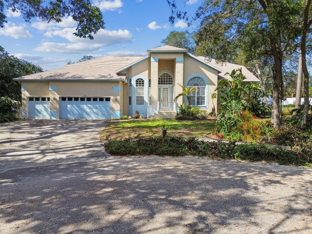 Property Photo: 1001 Bayvista Drive FL 34689
