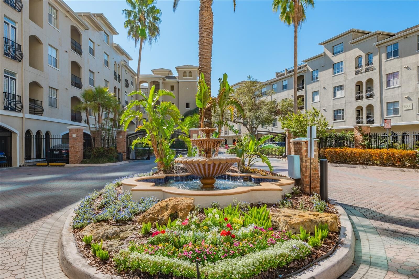 Property Photo: 501 Knights Run Avenue 1203 FL 33602