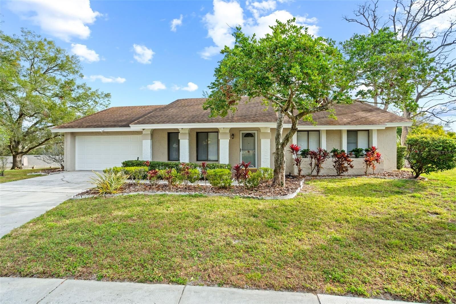 Property Photo: 517 Seville Avenue FL 32714