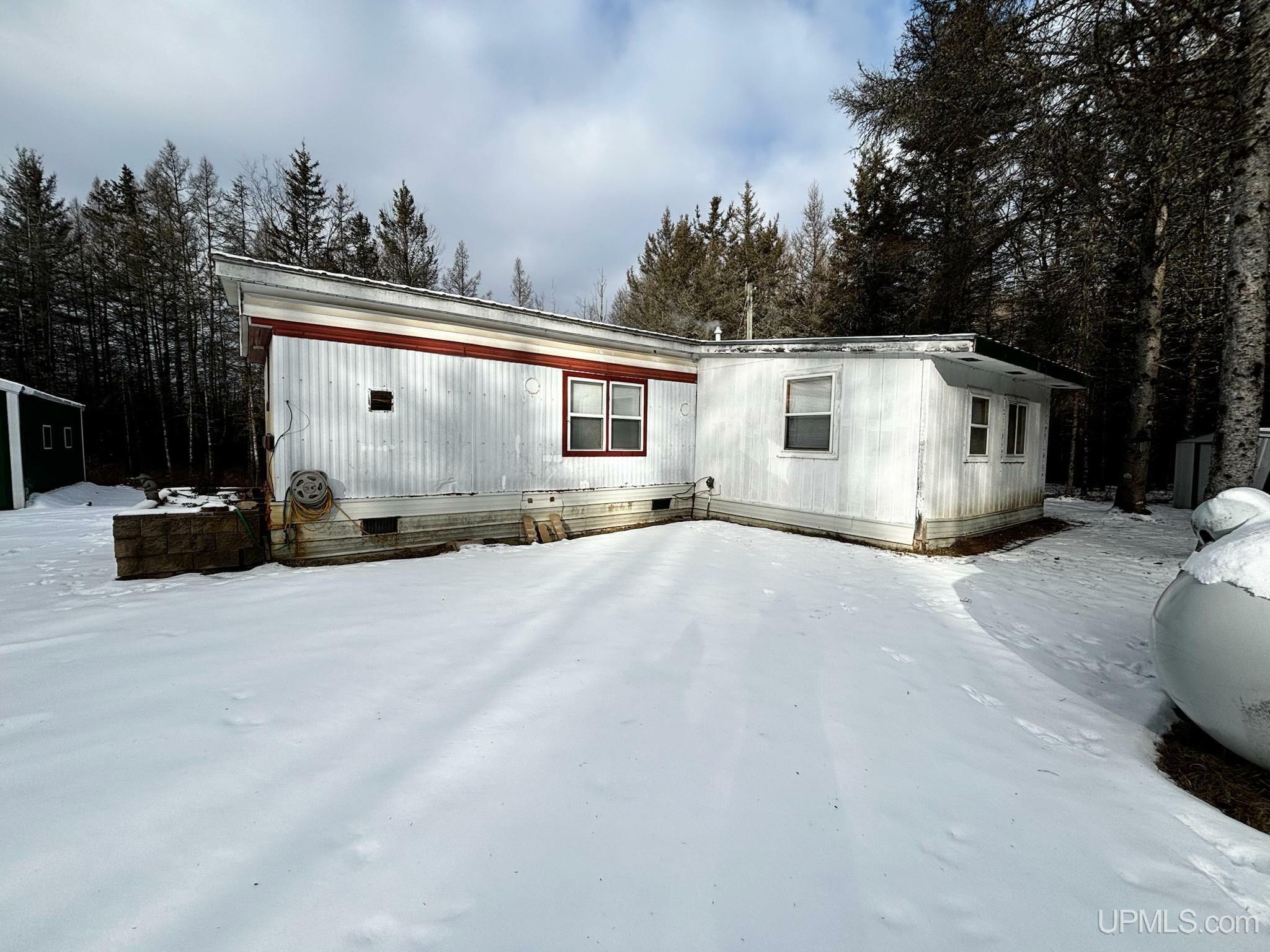 Property Photo:  
