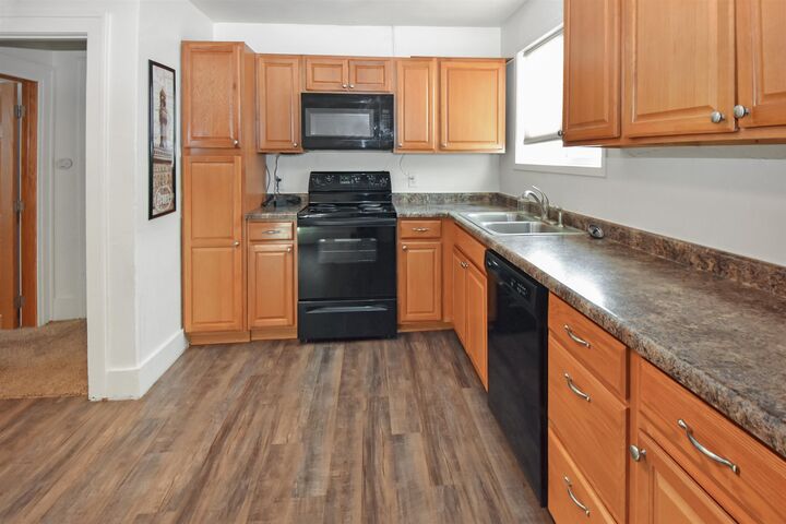 Property Photo:  501 10th Ave SE  ND 58701 