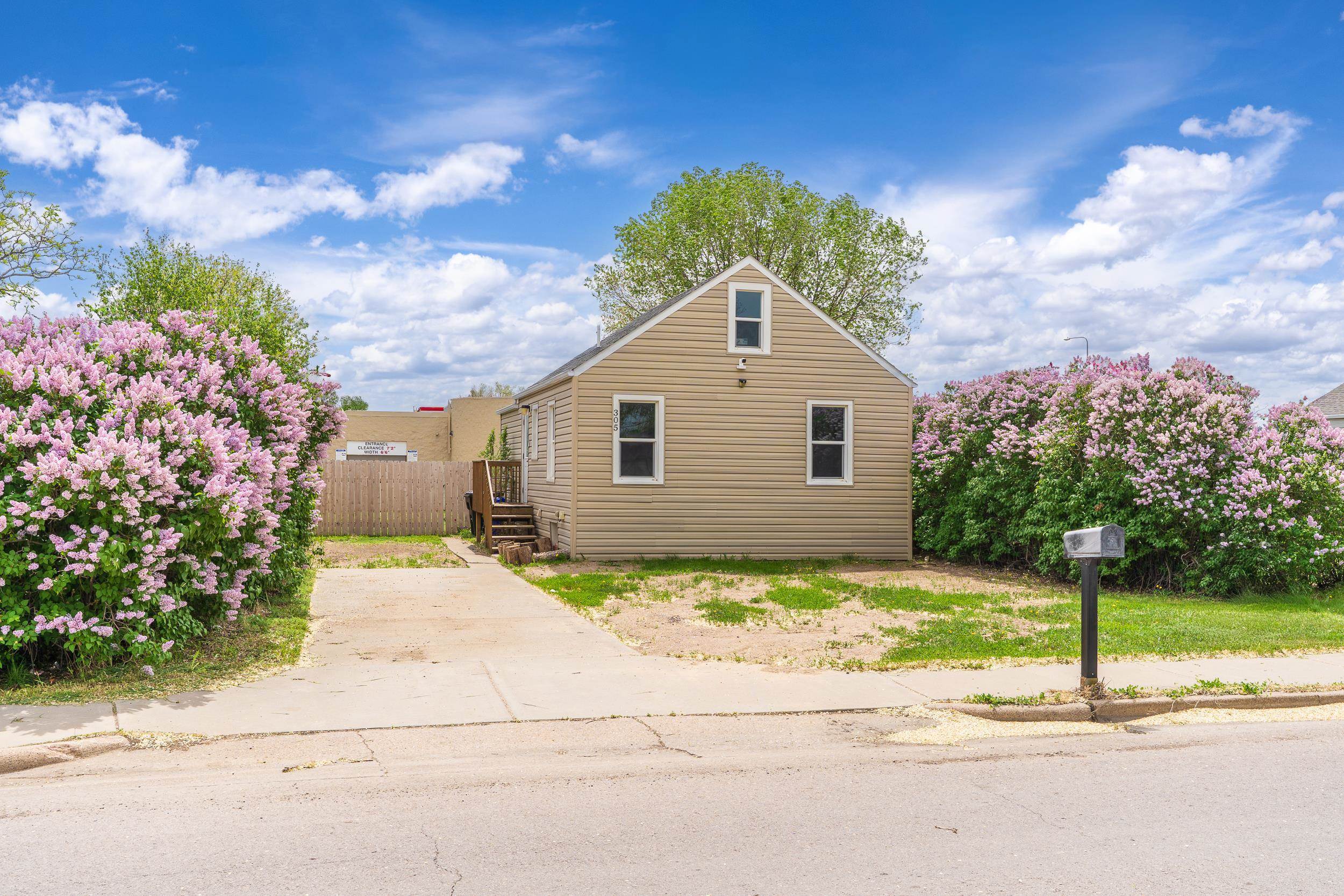 Property Photo:  305 E Watertown Street  SD 57701 