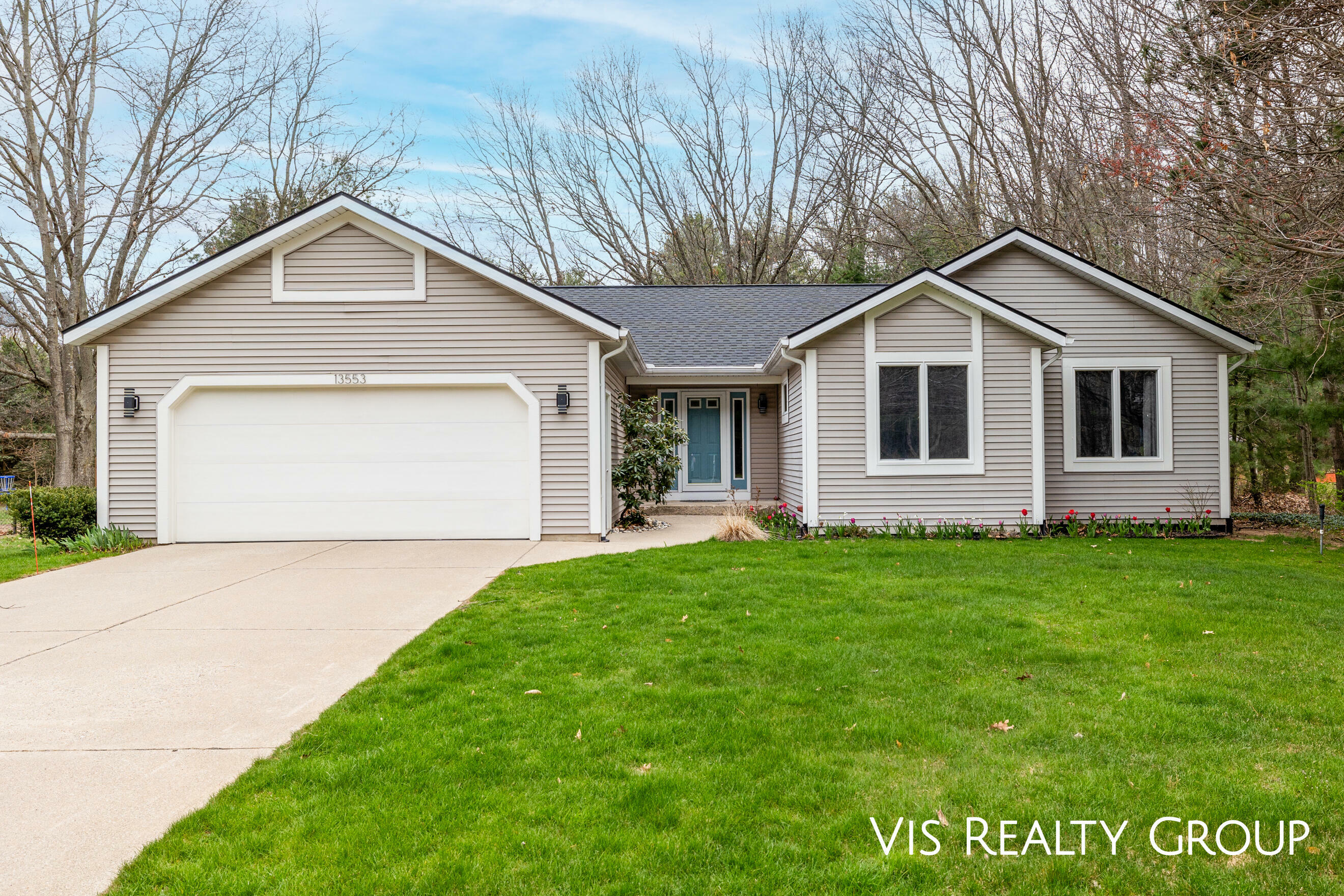 Property Photo:  13553 Oakfield Lane  MI 49417 