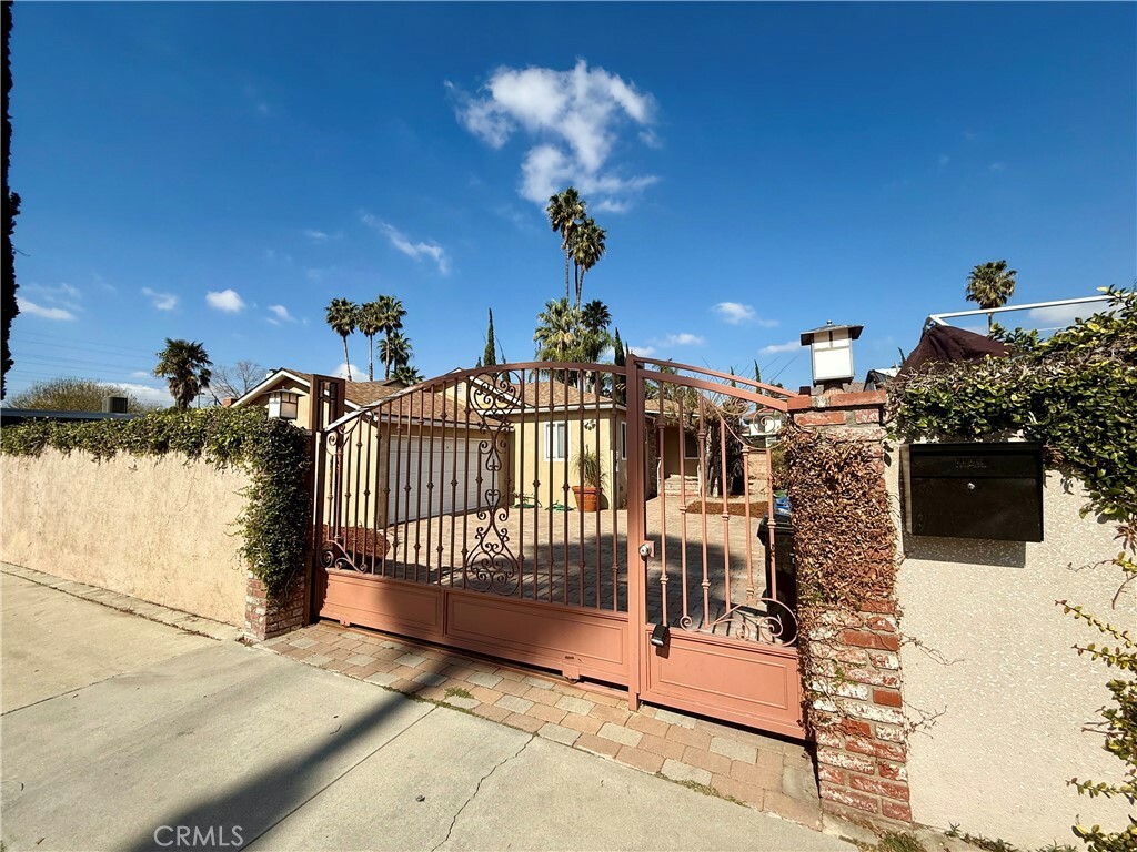 Property Photo:  18705 Sylvan St  CA 91335 