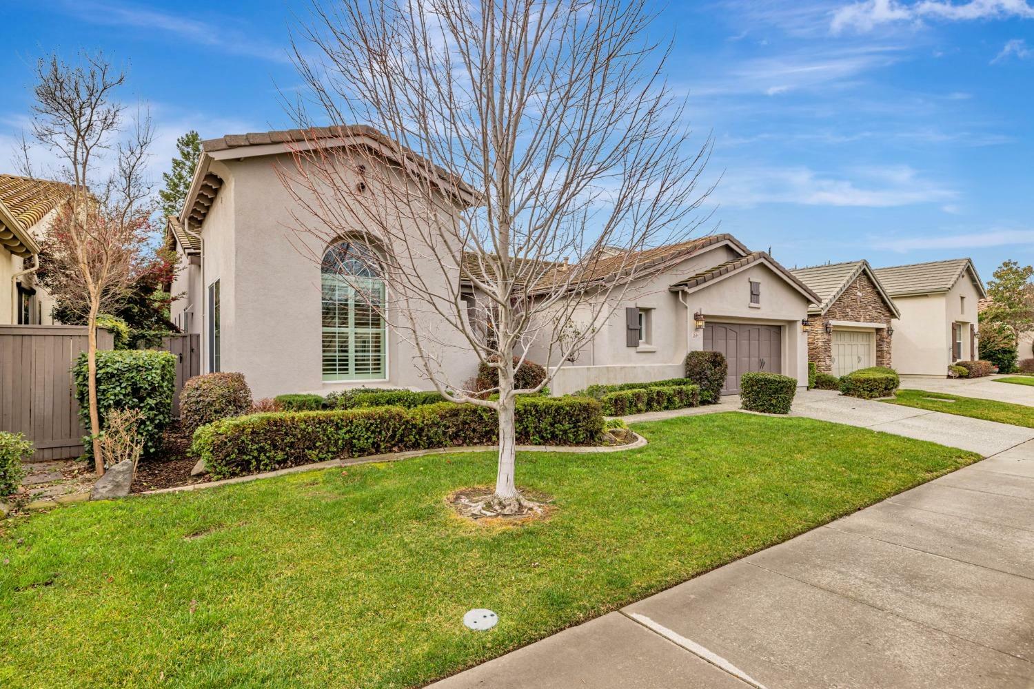 Property Photo:  2534 Heritage Park Lane  CA 95835 