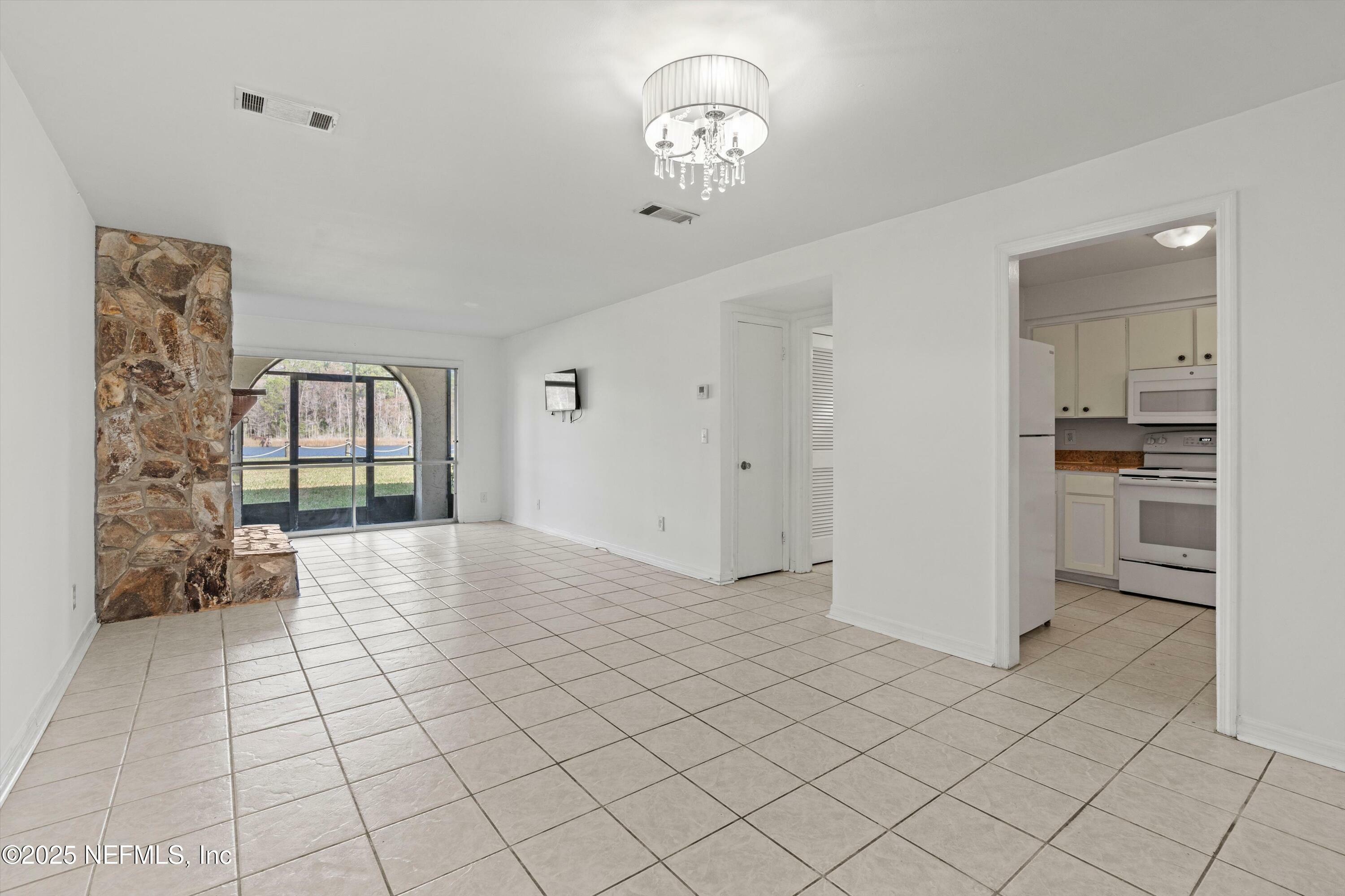 Property Photo: 1530 El Prado Road 2 FL 32216