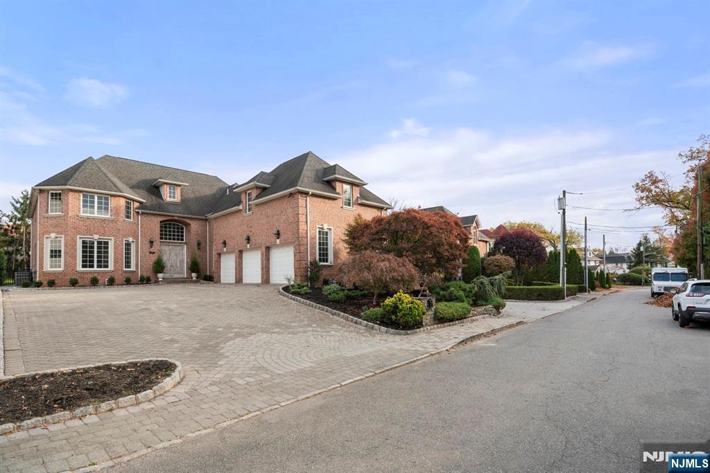 Property Photo: 1086 Arcadian Way NJ 07024
