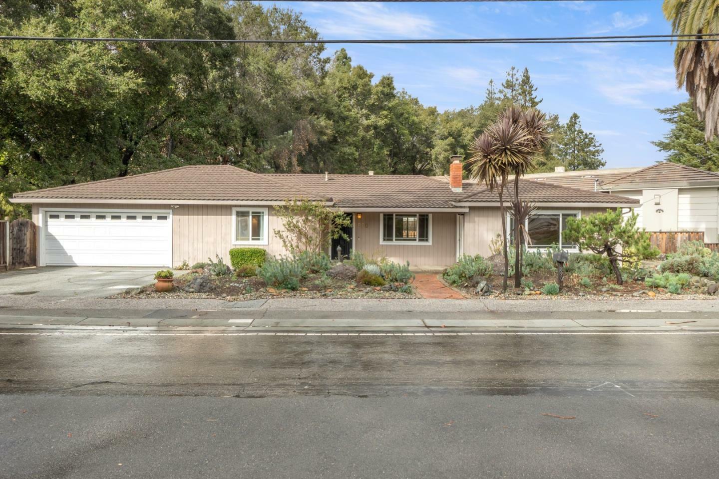 Property Photo:  890 Matadero Avenue  CA 94306 