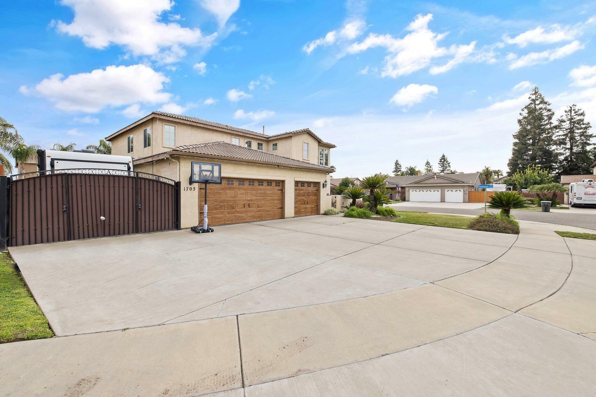 Property Photo:  1705 Gamay Court  CA 93274 