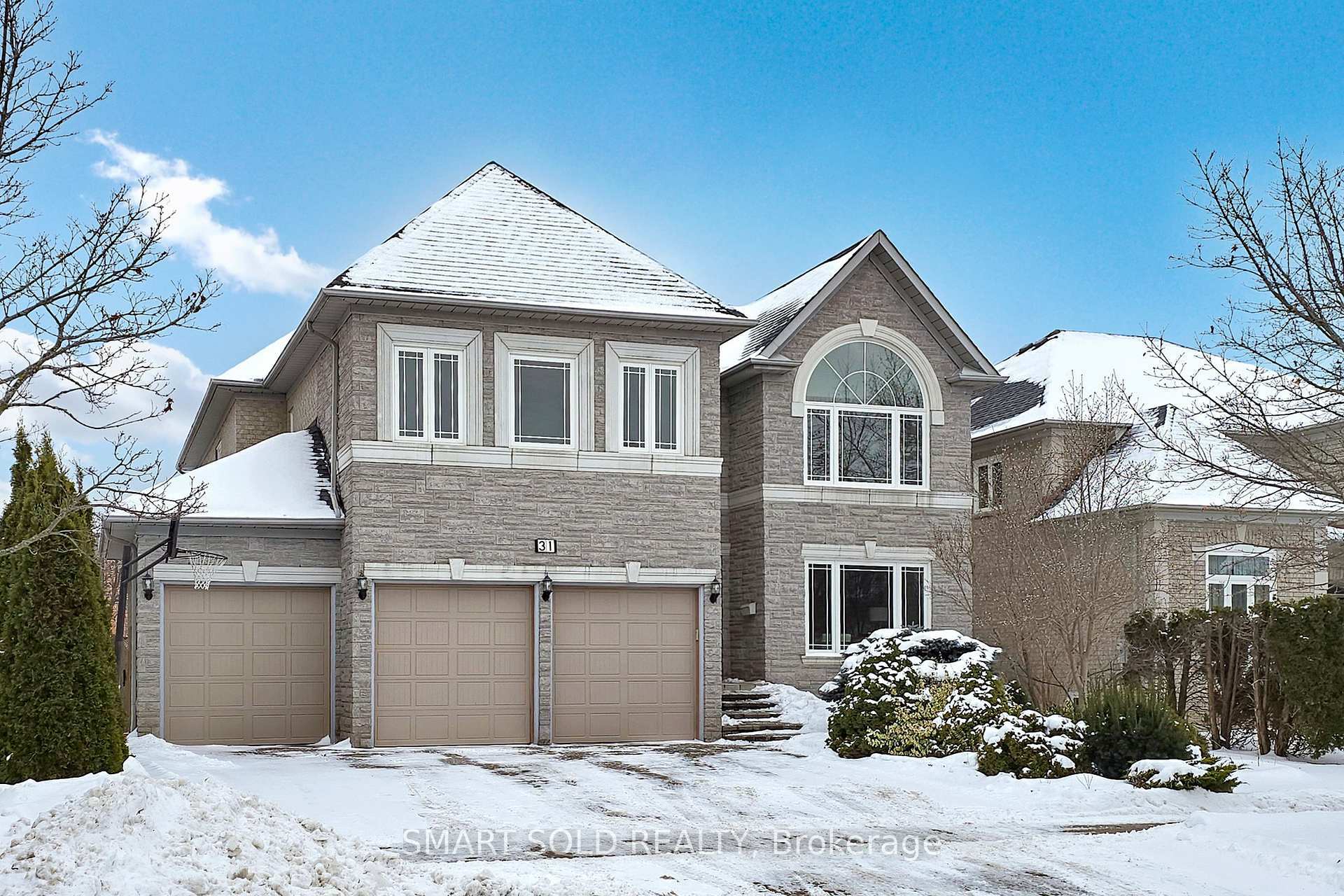 Property Photo: 31 Black Walnut Cres ON L4B 3S3