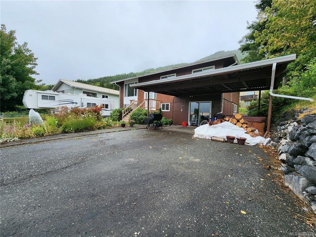 Property Photo: 925 Haida Ave BC V0N 2N0