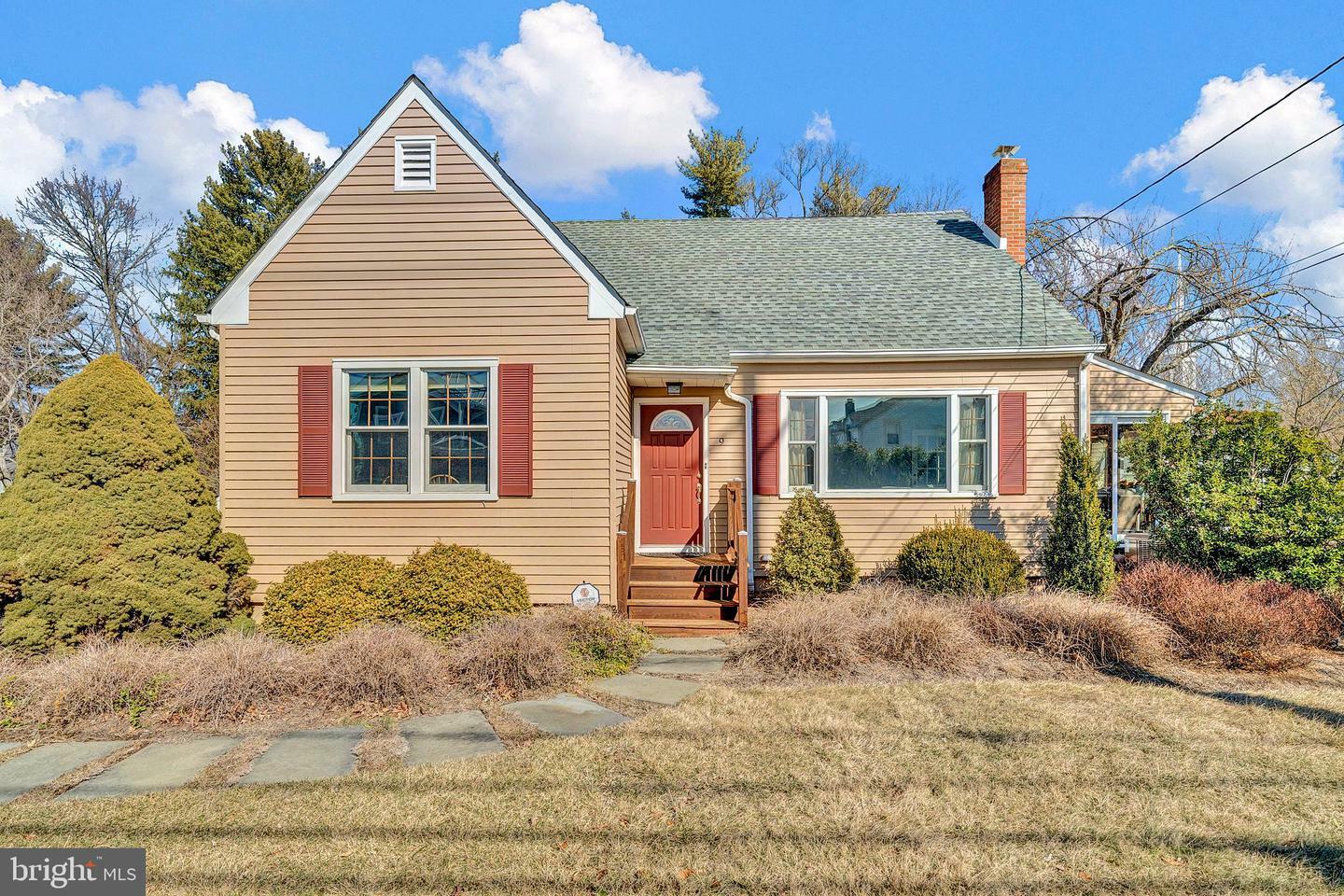 Property Photo:  9 Laurel Avenue  NJ 08528 