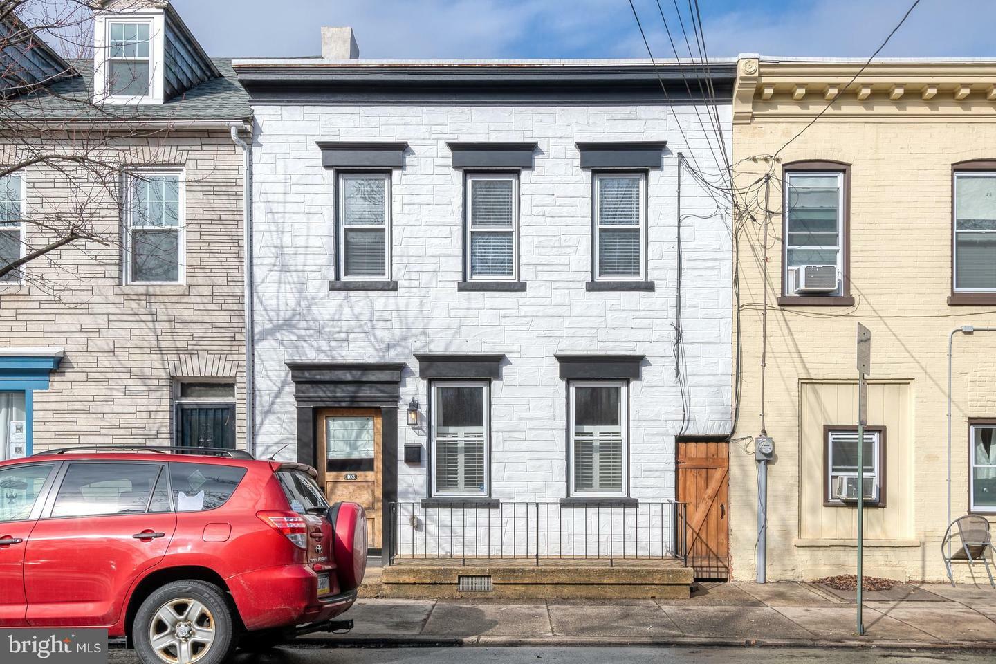 Property Photo:  403 E Orange Street  PA 17602 