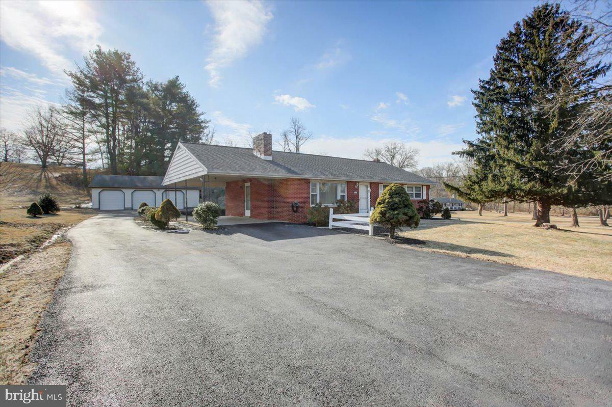 Property Photo:  209 W Siddonsburg Road  PA 17019 