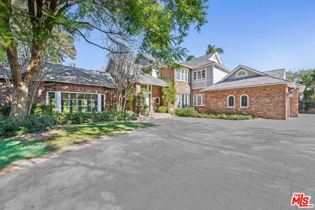 Property Photo:  19333 Wells Dr  CA 91356 